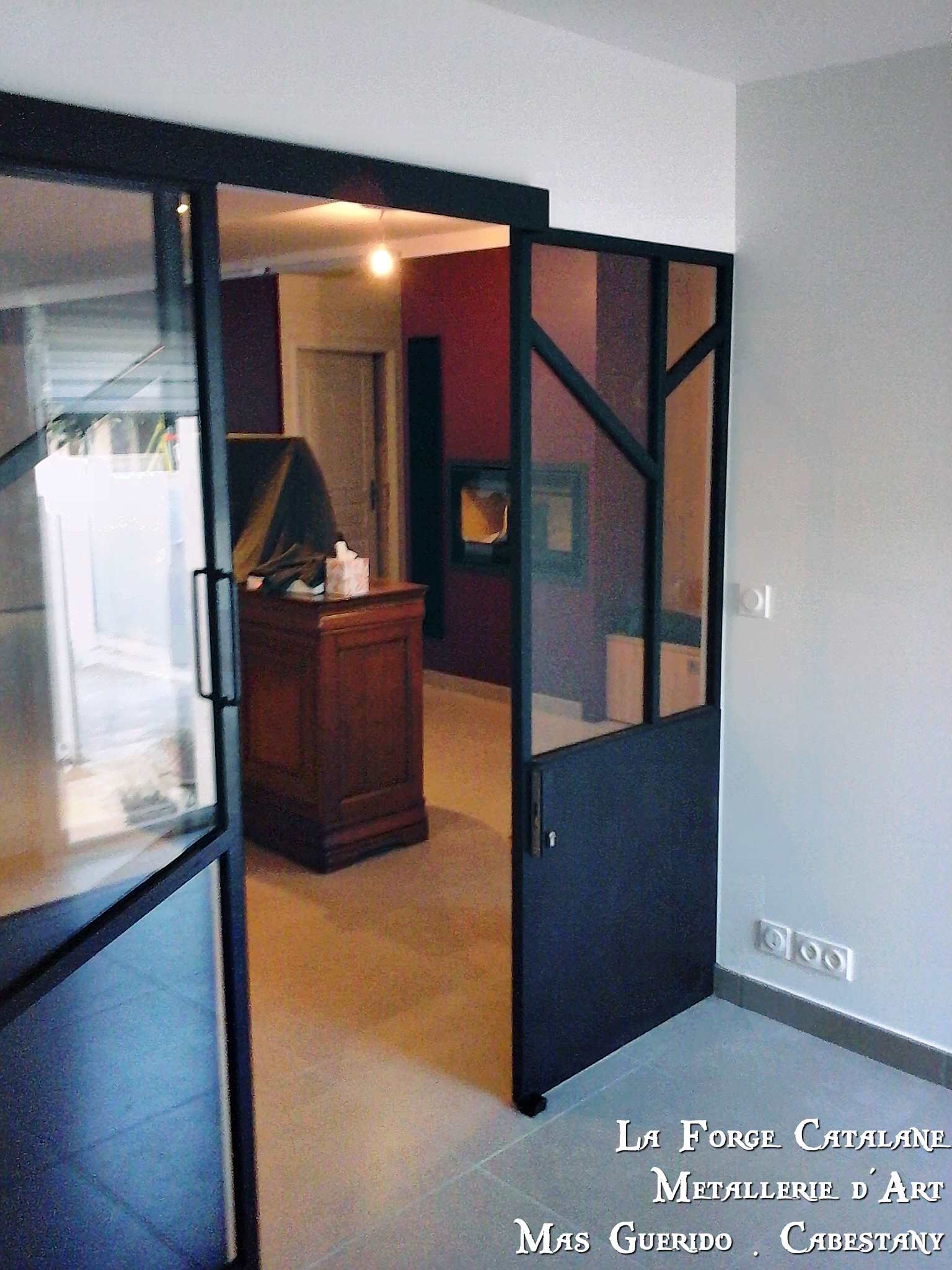 verriere ouvrant coulissant motif fer plat oblique fer forge catalane cabestany (2).jpg